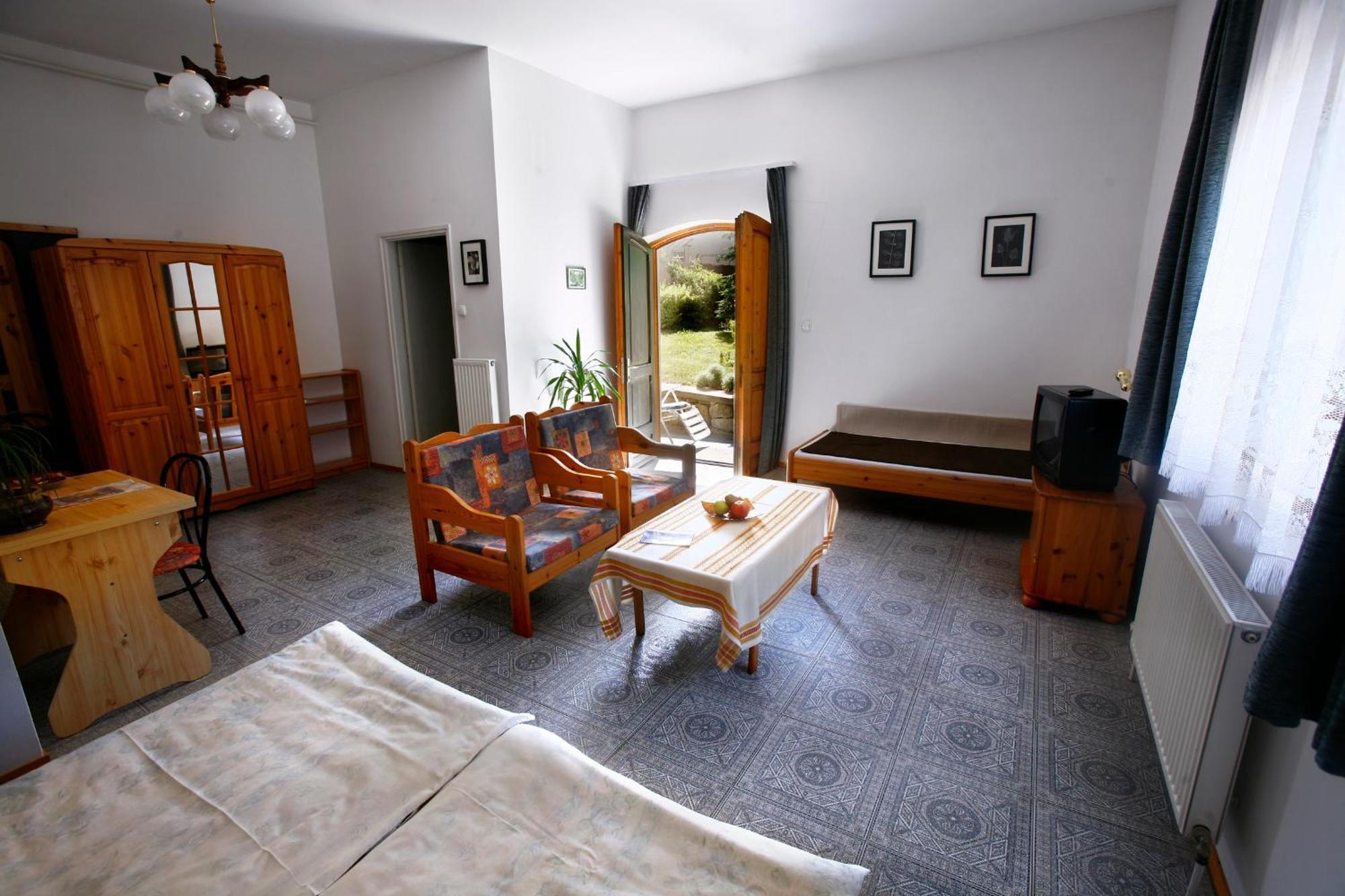 Keszi Panzio Hotel Budakeszi Buitenkant foto