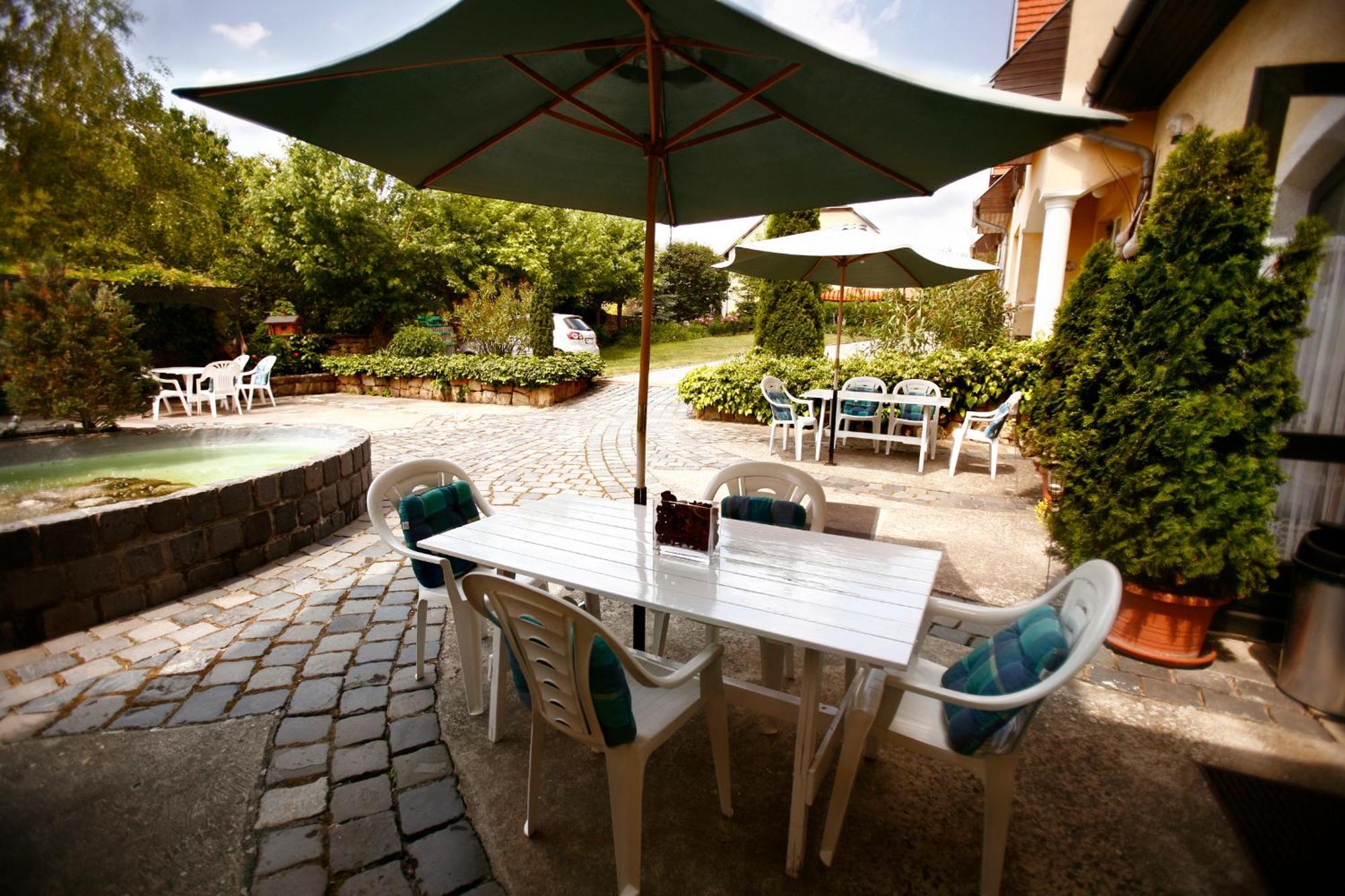 Keszi Panzio Hotel Budakeszi Buitenkant foto