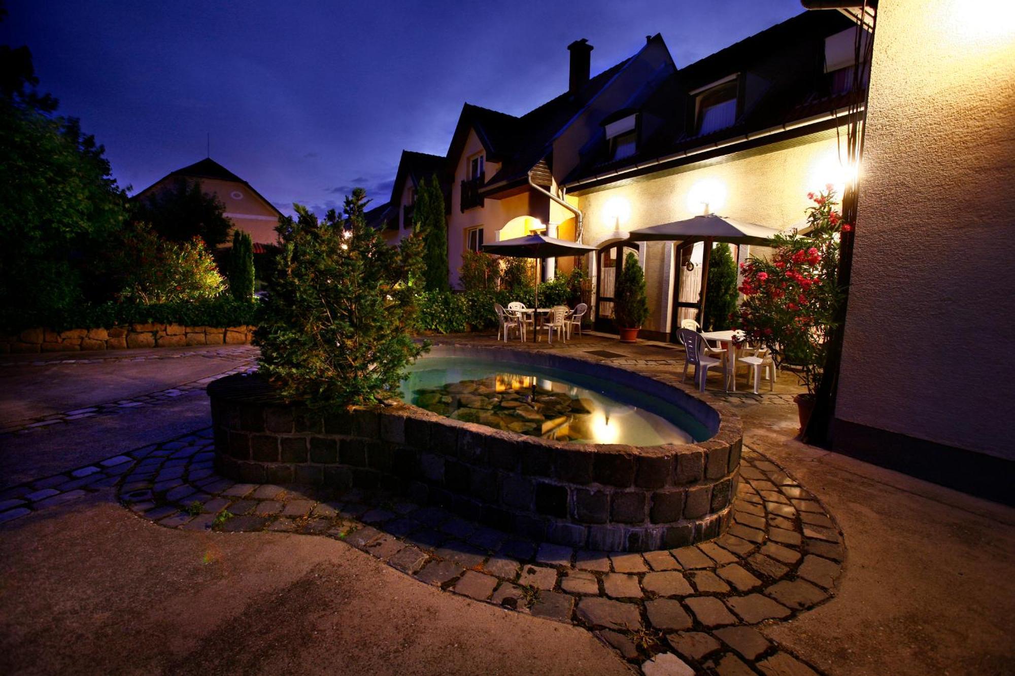 Keszi Panzio Hotel Budakeszi Buitenkant foto