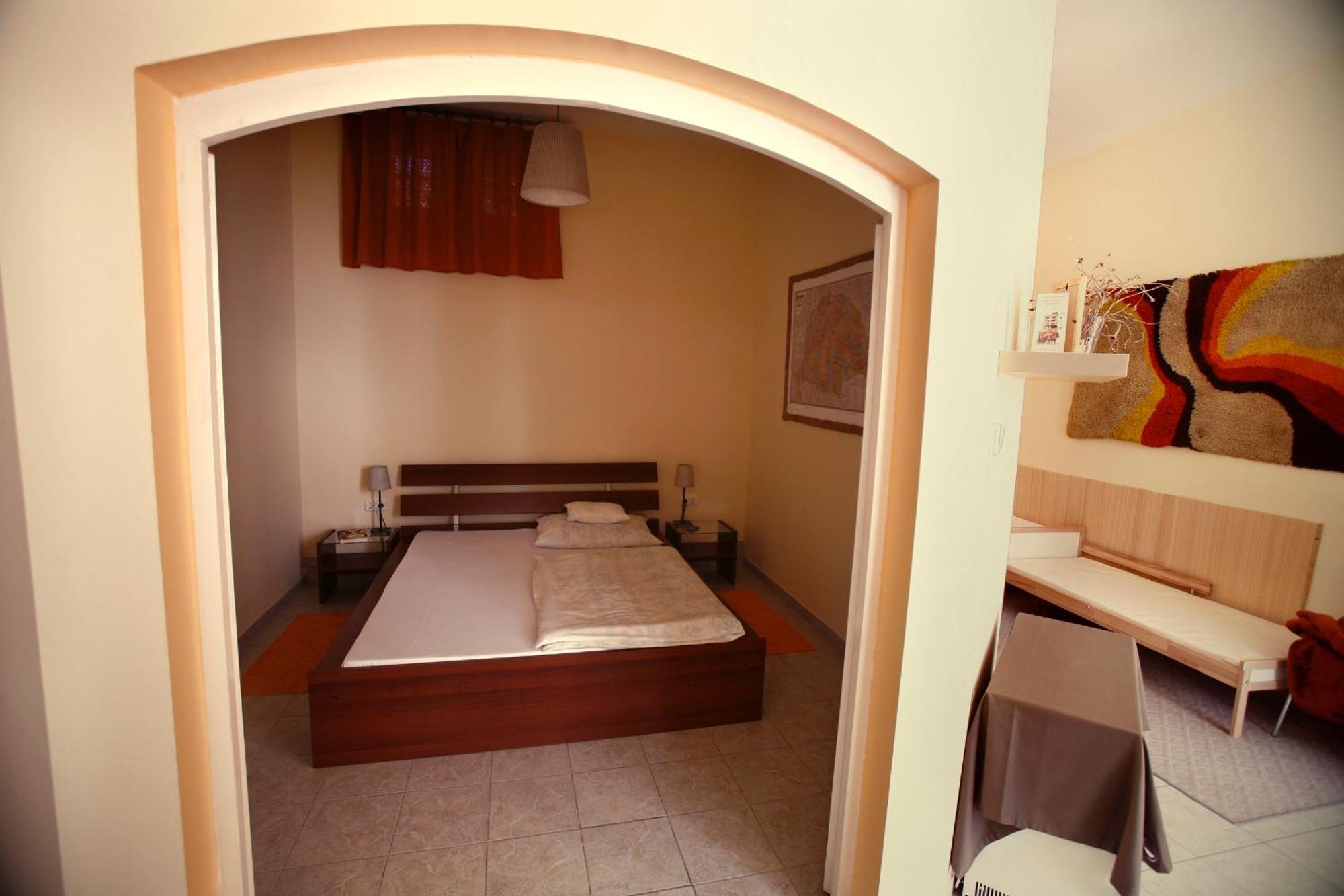 Keszi Panzio Hotel Budakeszi Buitenkant foto