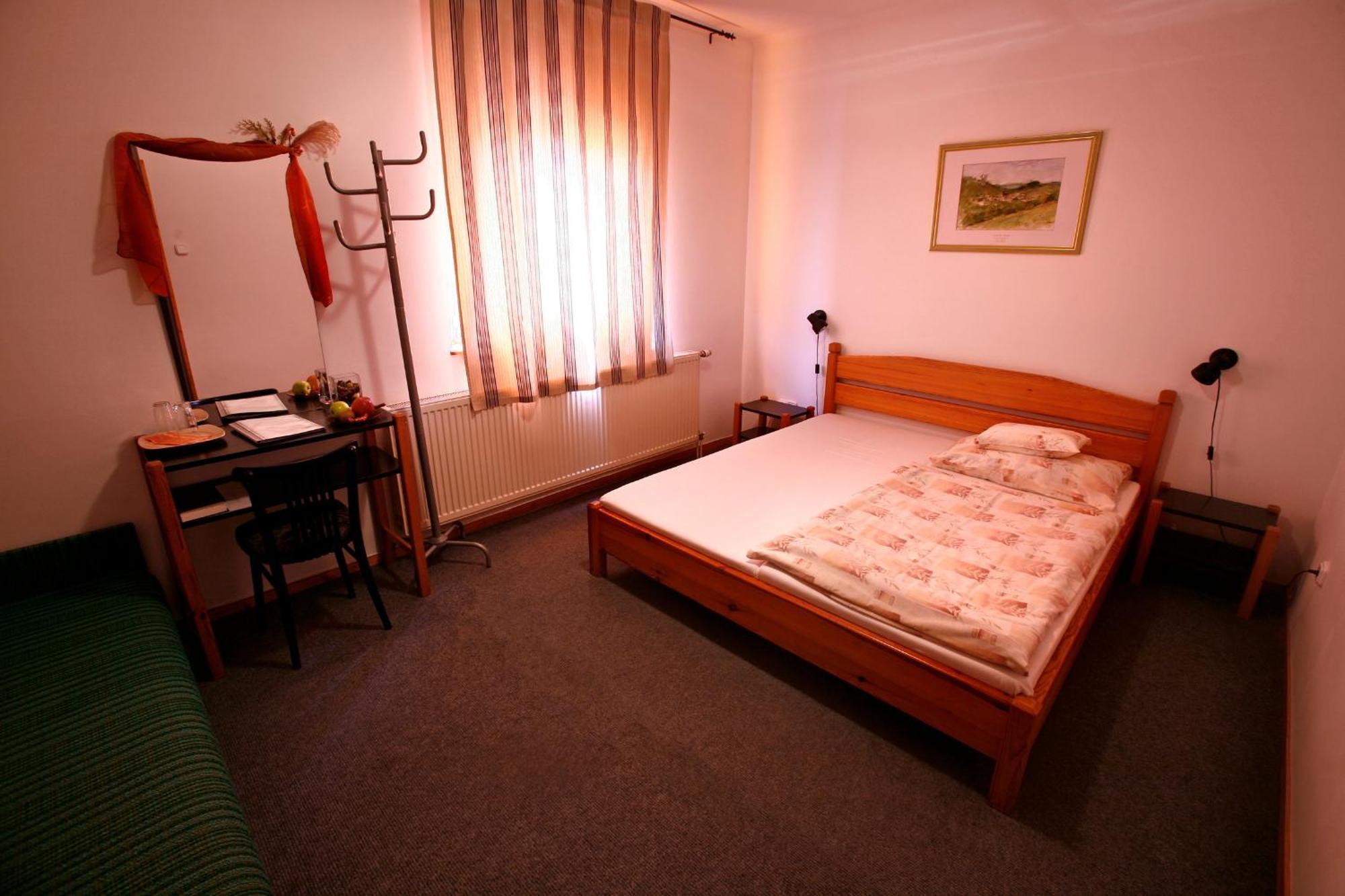 Keszi Panzio Hotel Budakeszi Buitenkant foto