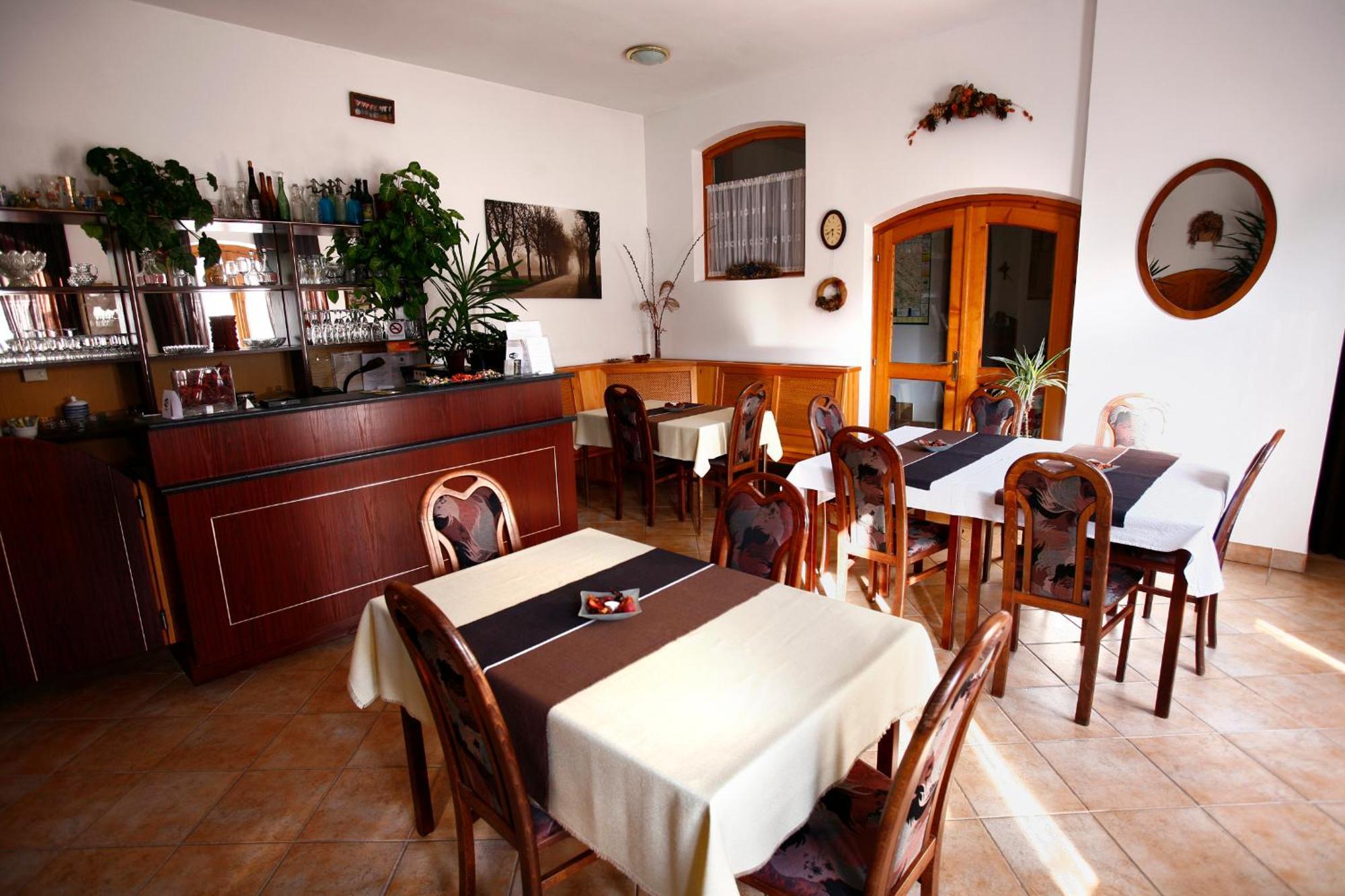 Keszi Panzio Hotel Budakeszi Buitenkant foto