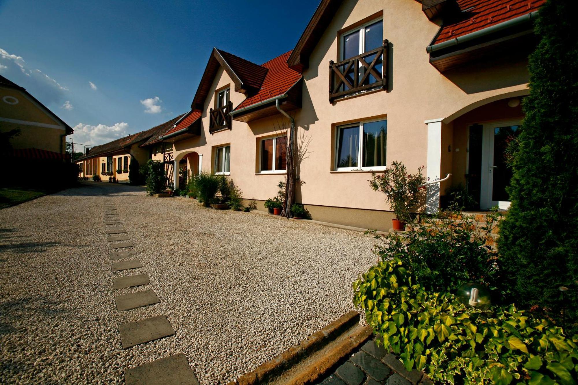 Keszi Panzio Hotel Budakeszi Buitenkant foto