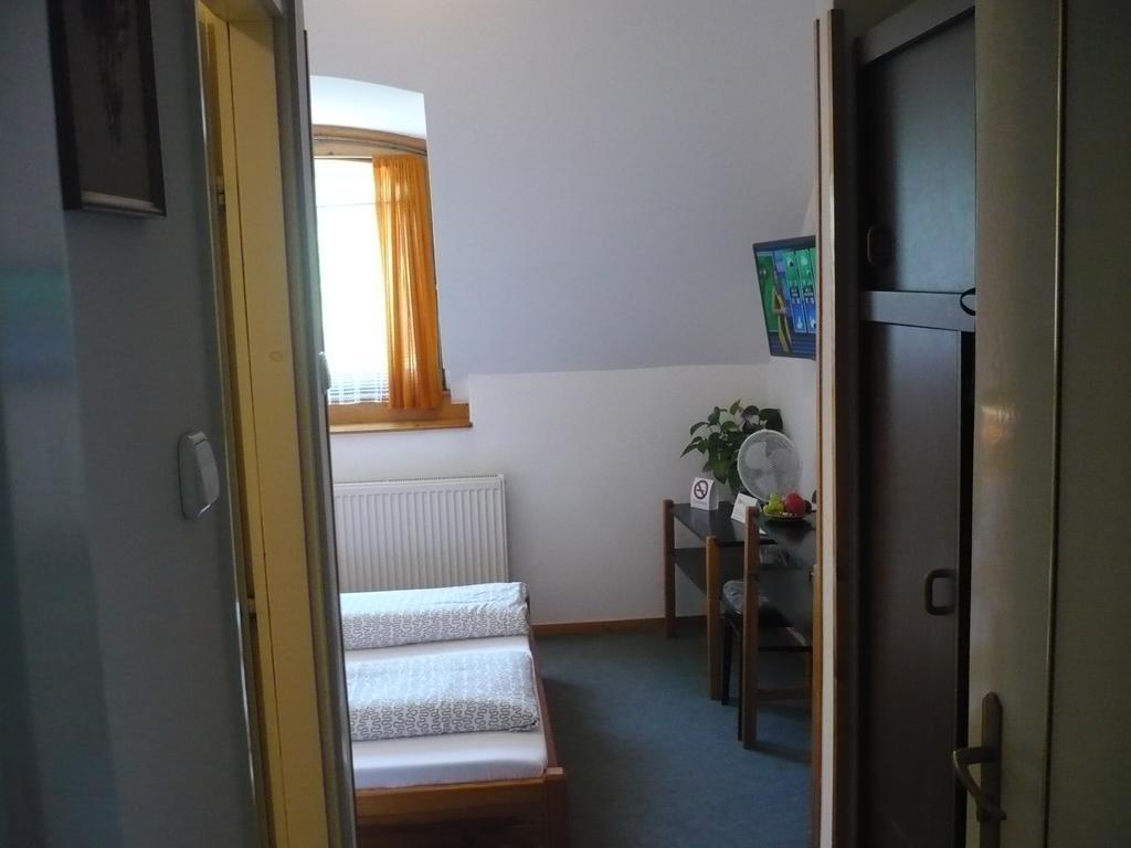Keszi Panzio Hotel Budakeszi Buitenkant foto