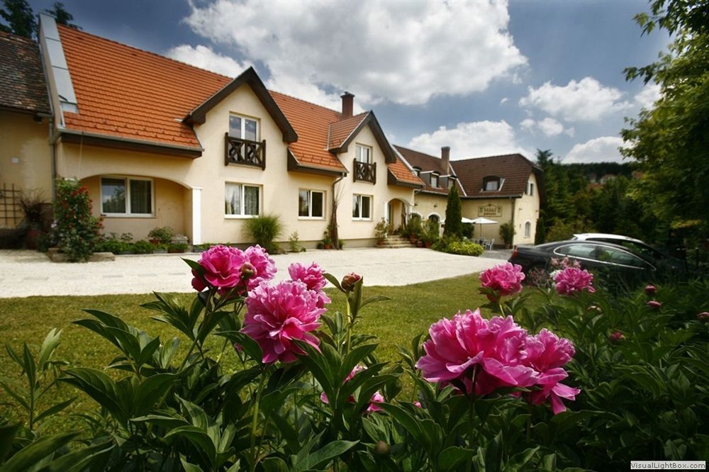 Keszi Panzio Hotel Budakeszi Buitenkant foto